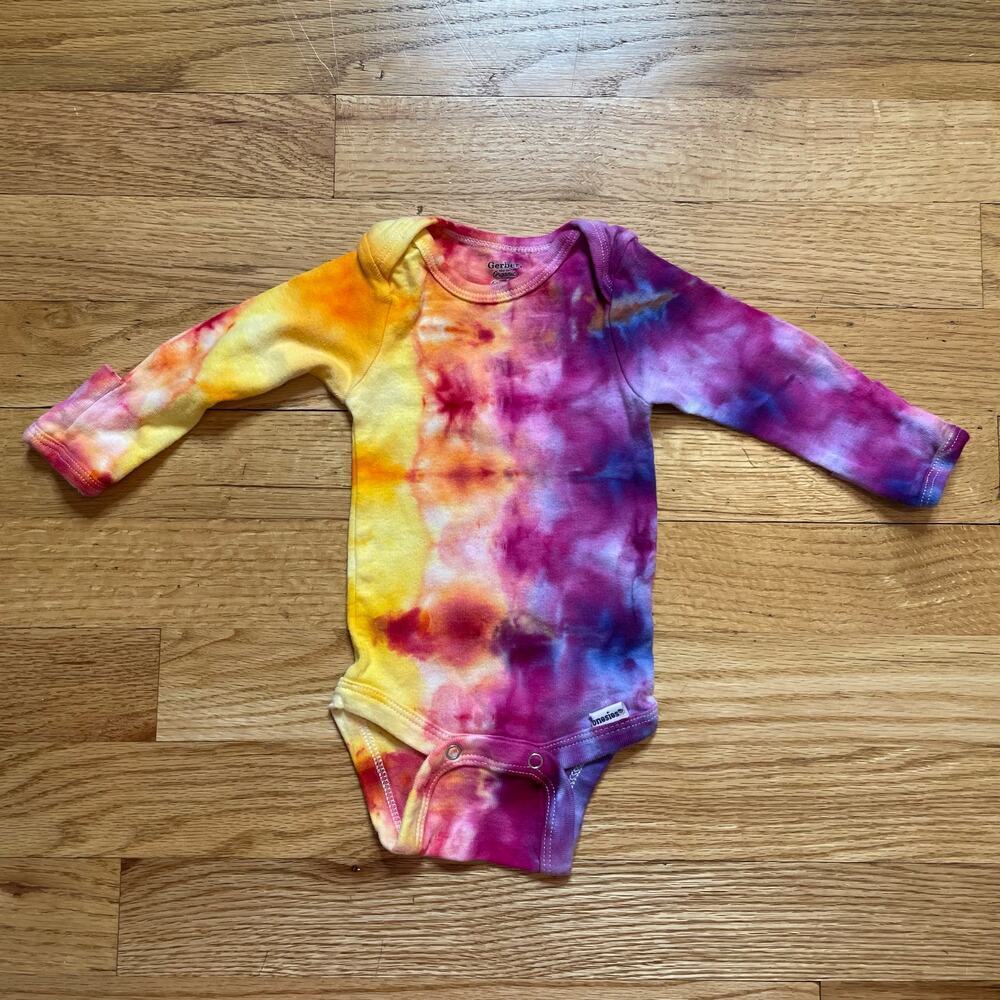 Handmade tie dye one piece long sleeve baby bodysuit romper 0-3 months